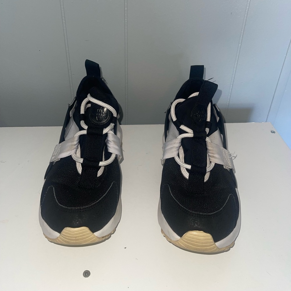Nike Air Huarache black and white